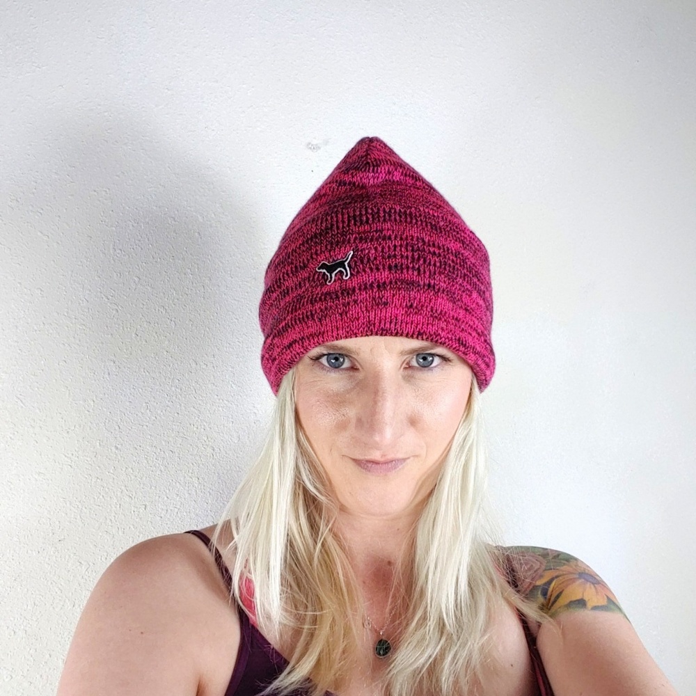 Victoria Secret PINK pink beanie wit dog logo